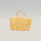 Bottega Veneta Arco Tote Media in Shearling Giallo Crema con Finiture in Pelle, Pochette e Dust Bag