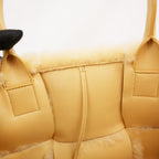 Bottega Veneta Arco Tote Media in Shearling Giallo Crema con Finiture in Pelle, Pochette e Dust Bag