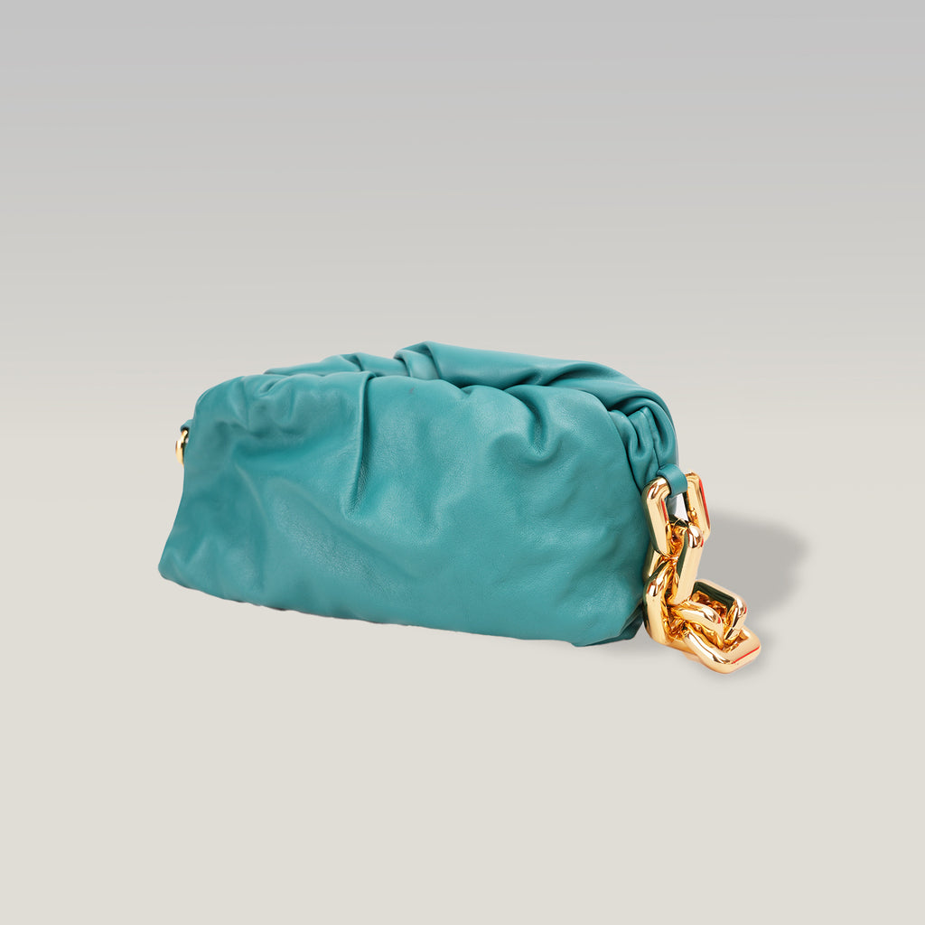Bottega Veneta The Chain Pouch Borsa a Spalla in Pelle Turchese con Catena Oversize Dorata