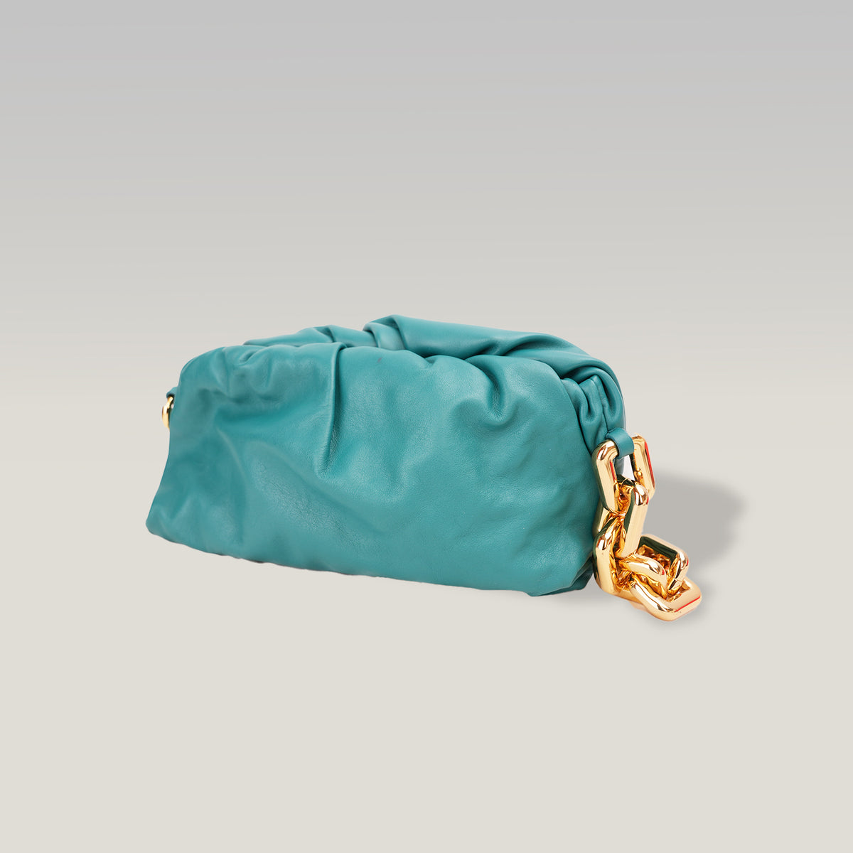 Bottega Veneta The Chain Pouch Borsa a Spalla in Pelle Turchese con Catena Oversize Dorata