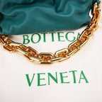 Bottega Veneta The Chain Pouch Borsa a Spalla in Pelle Turchese con Catena Oversize Dorata