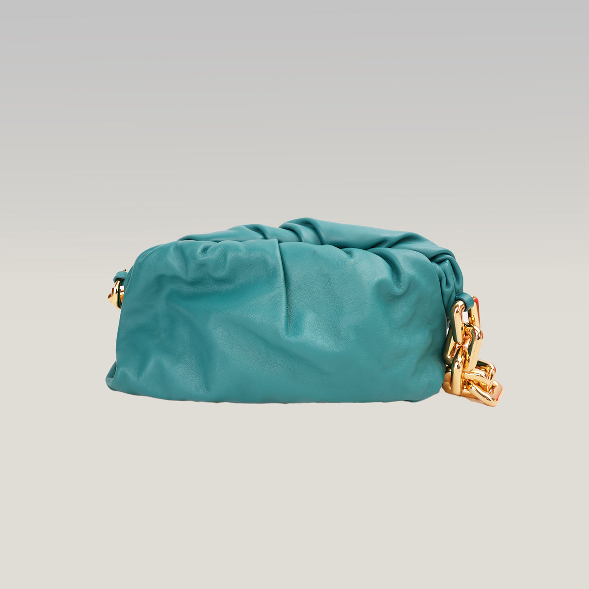 Bottega Veneta The Chain Pouch Borsa a Spalla in Pelle Turchese con Catena Oversize Dorata