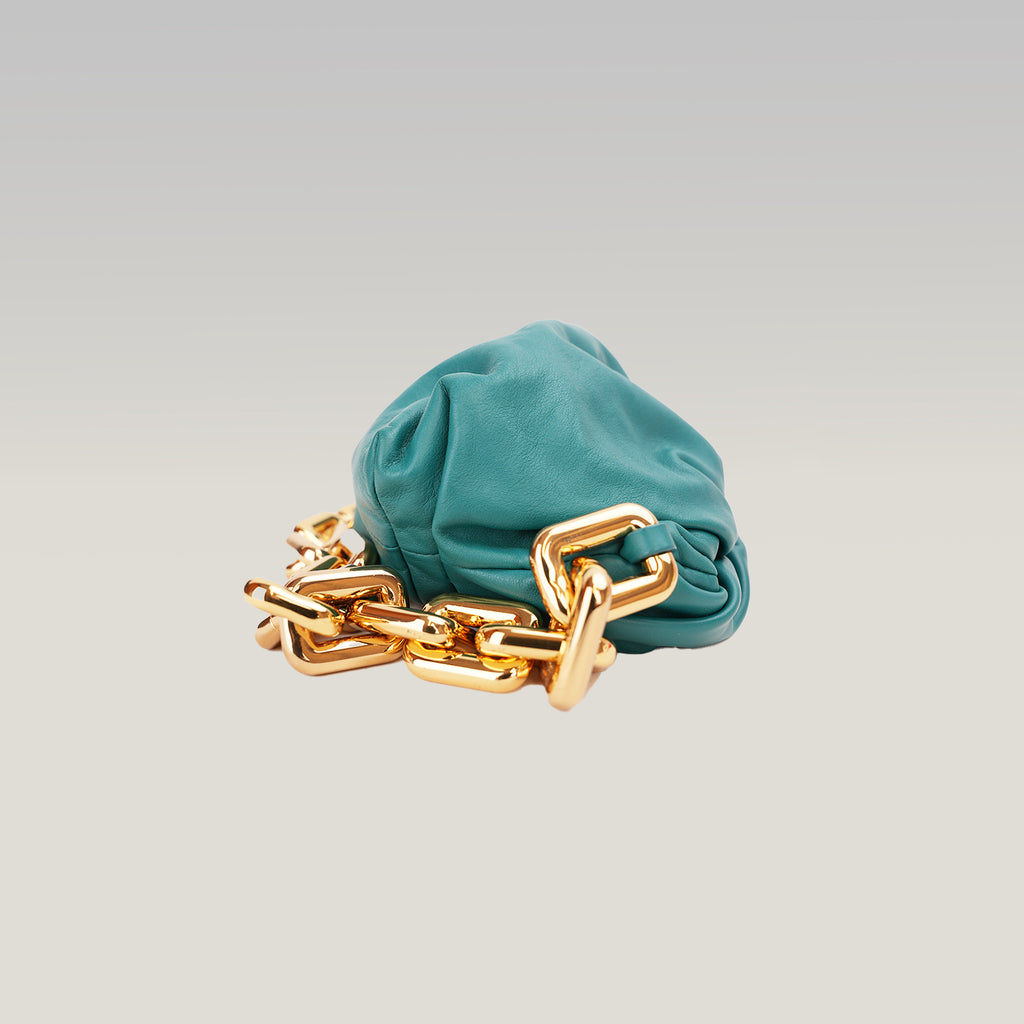 Bottega Veneta The Chain Pouch Borsa a Spalla in Pelle Turchese con Catena Oversize Dorata
