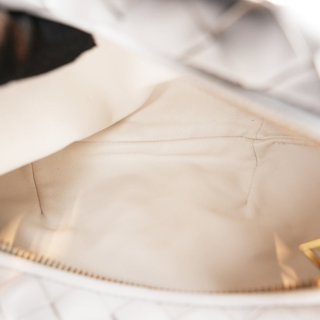 Bottega Veneta Jodie Mini Bianca in Pelle di Agnello Intrecciata