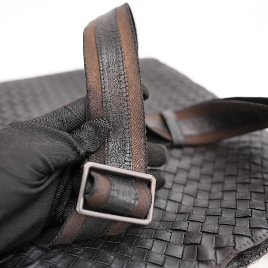 Bottega Veneta Intrecciato VN Borsa Messenger Uomo in Pelle Nappa Nera Crossbody Bag Artigianale