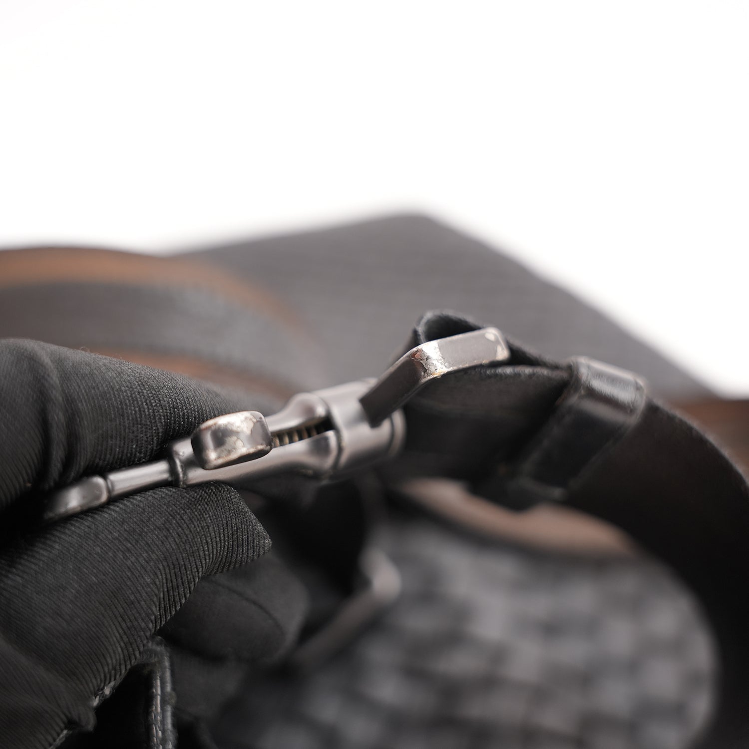 Bottega Veneta Intrecciato VN Borsa Messenger Uomo in Pelle Nappa Nera Crossbody Bag Artigianale