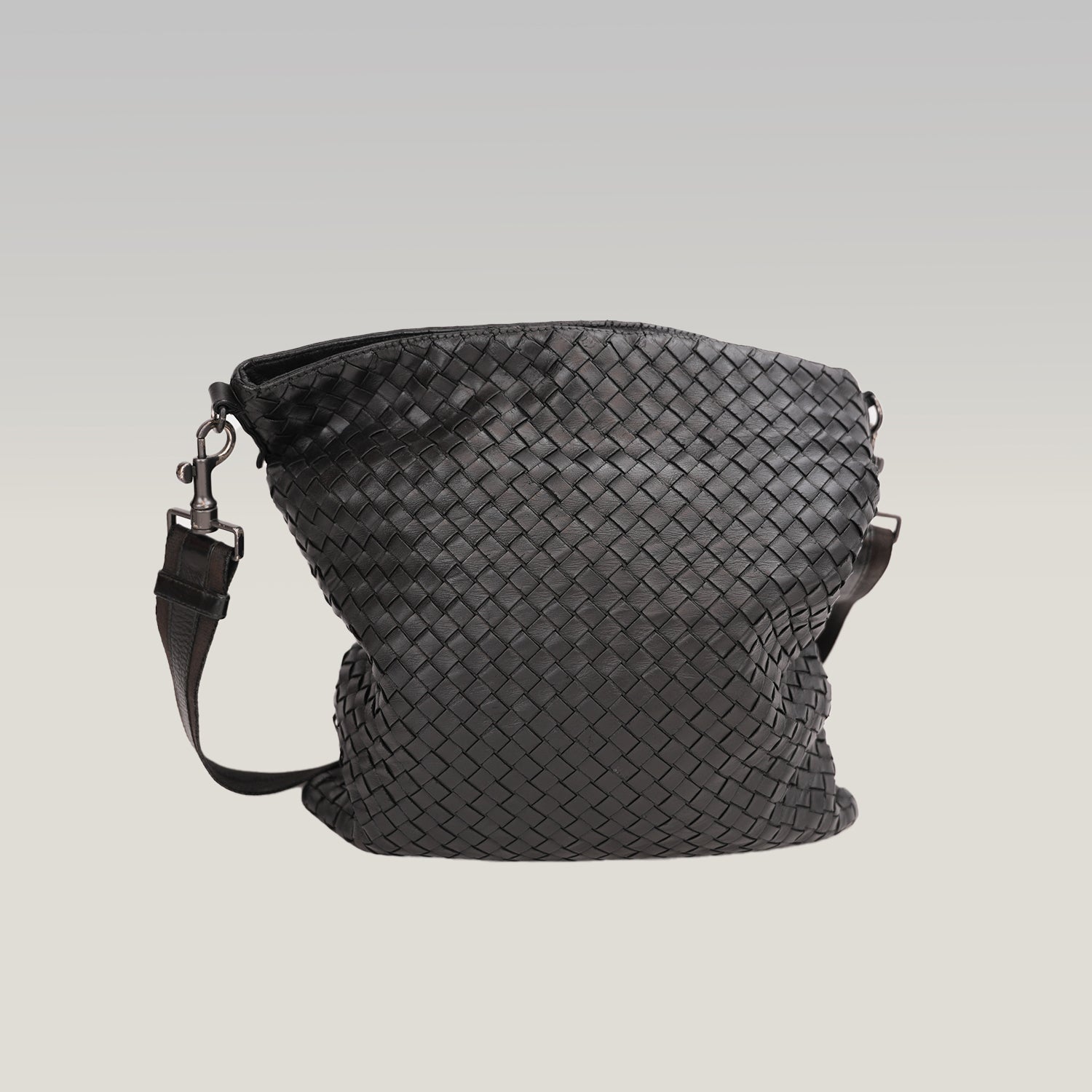 Bottega Veneta Intrecciato VN Borsa Messenger Uomo in Pelle Nappa Nera Crossbody Bag Artigianale