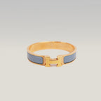Hermès Clic H PM Bracciale Rigido in Metallo Dorato con Smalto Blu