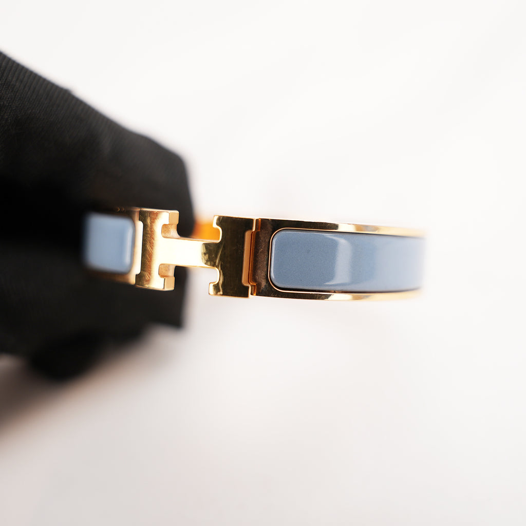 Hermès Clic H PM Bracciale Rigido in Metallo Dorato con Smalto Blu