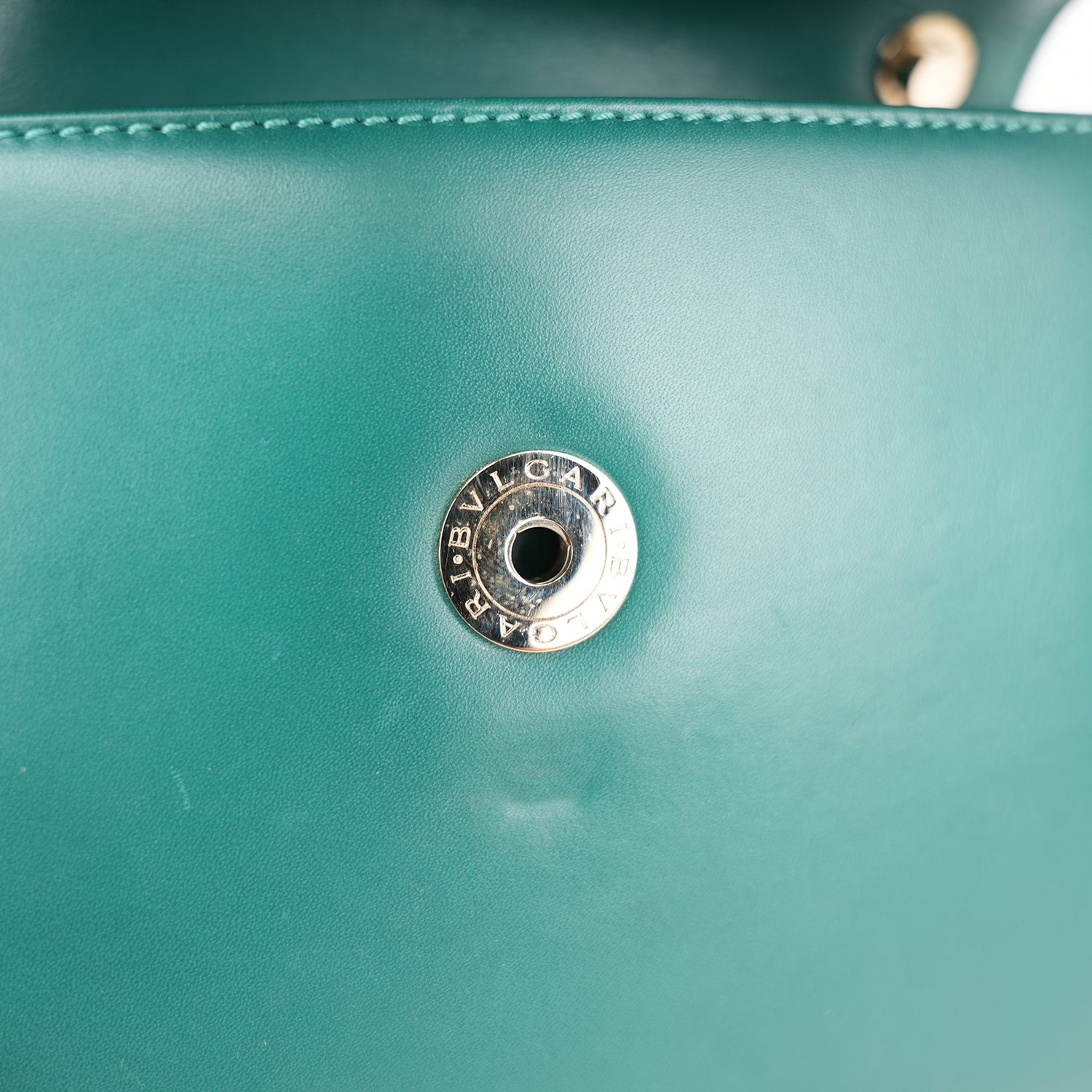 Bvlgari Serpenti Forever Small Crossbody Bag Verde in Pelle con Chiusura Snake Head