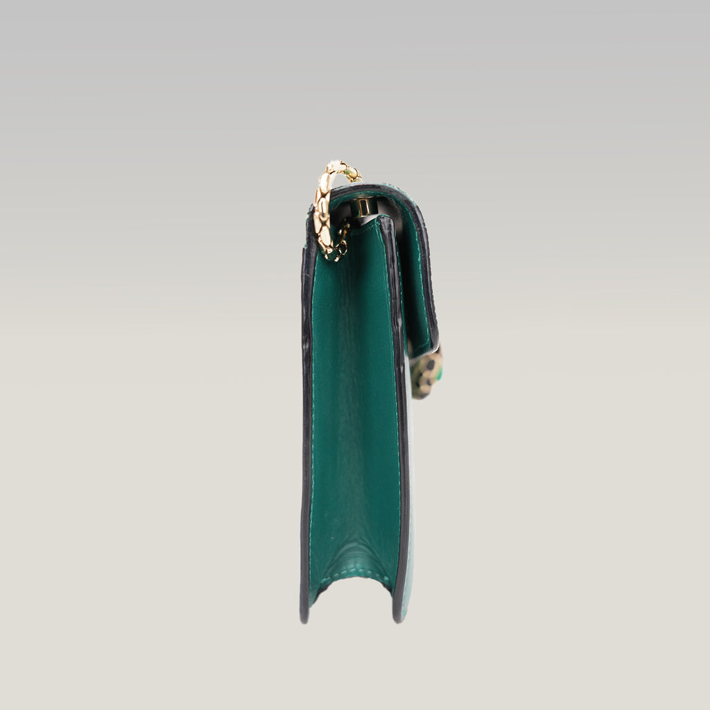 Bvlgari Serpenti Forever Small Crossbody Bag Verde in Pelle con Chiusura Snake Head
