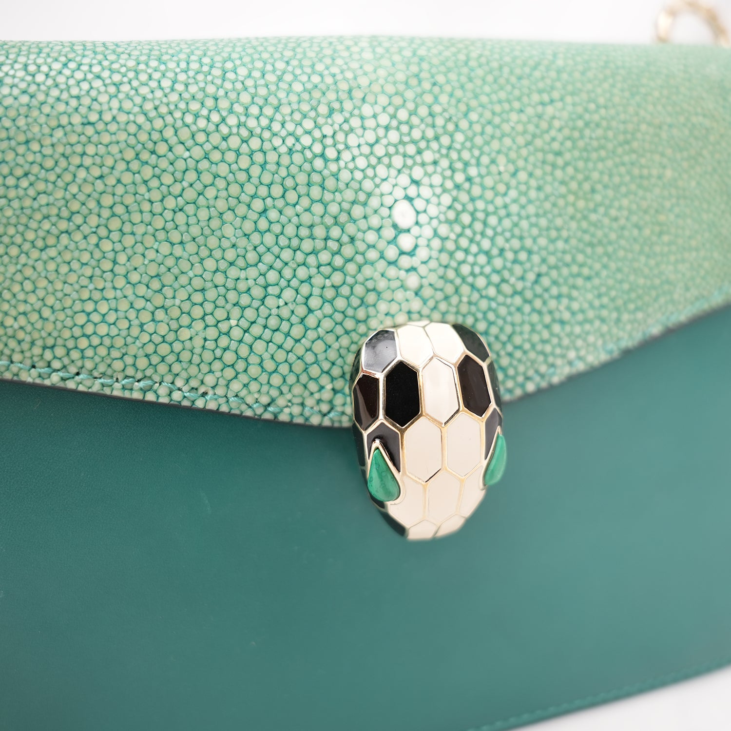 Bvlgari Serpenti Forever Small Crossbody Bag Verde in Pelle con Chiusura Snake Head
