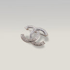 Chanel Spilla Vintage CC del 2016 in Metallo Argentato con Strass e Cristalli Bianchi