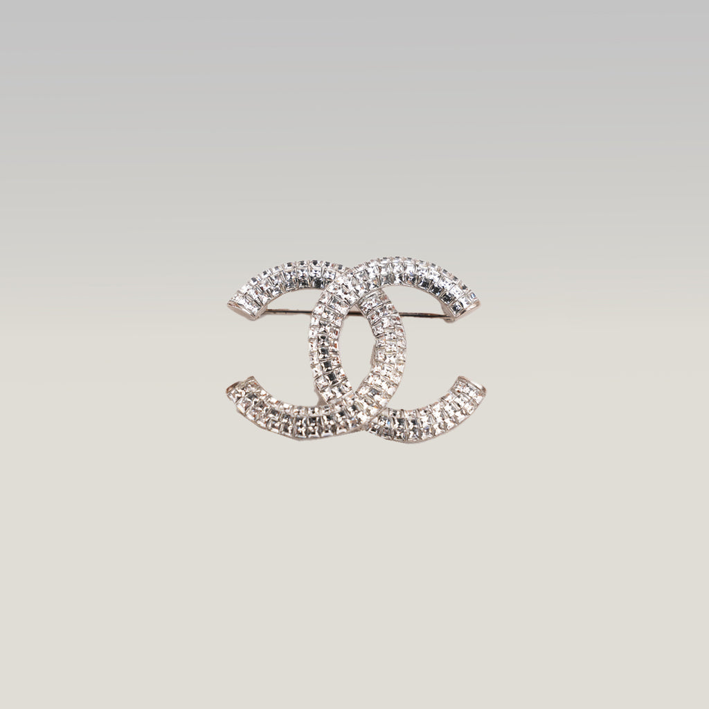 Chanel Spilla Vintage CC del 2016 in Metallo Argentato con Strass e Cristalli Bianchi