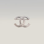 Chanel Spilla Vintage CC del 2016 in Metallo Argentato con Strass e Cristalli Bianchi