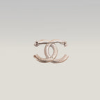Chanel Spilla Vintage CC del 2016 in Metallo Argentato con Strass e Cristalli Bianchi