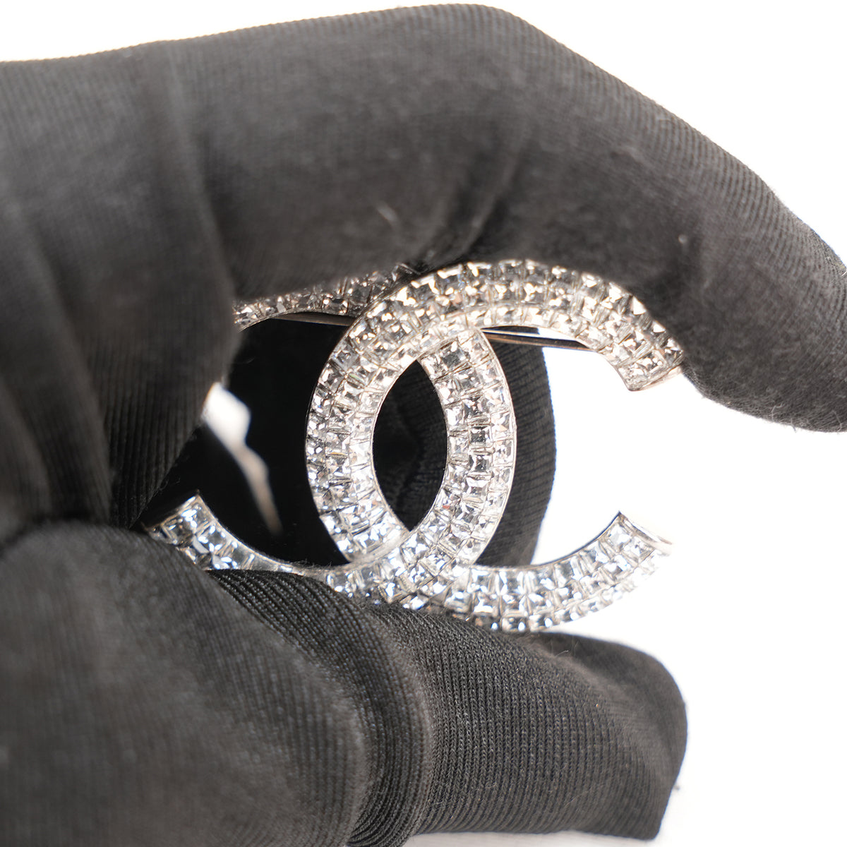 Chanel Spilla Vintage CC del 2016 in Metallo Argentato con Strass e Cristalli Bianchi