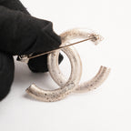 Chanel Spilla Vintage CC del 2016 in Metallo Argentato con Strass e Cristalli Bianchi