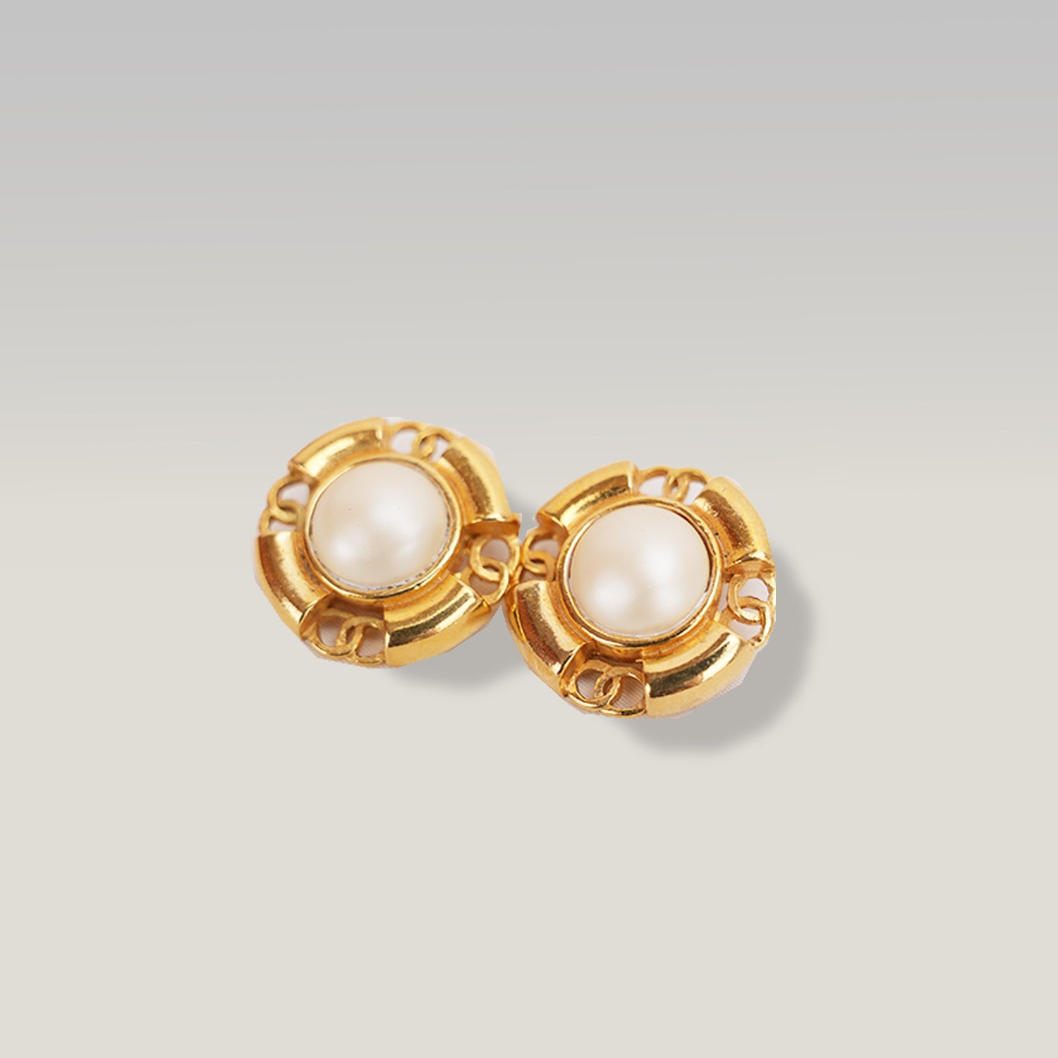 Chanel Orecchini a Clip Vintage in Metallo Dorato con Perla – Bijoux Donna