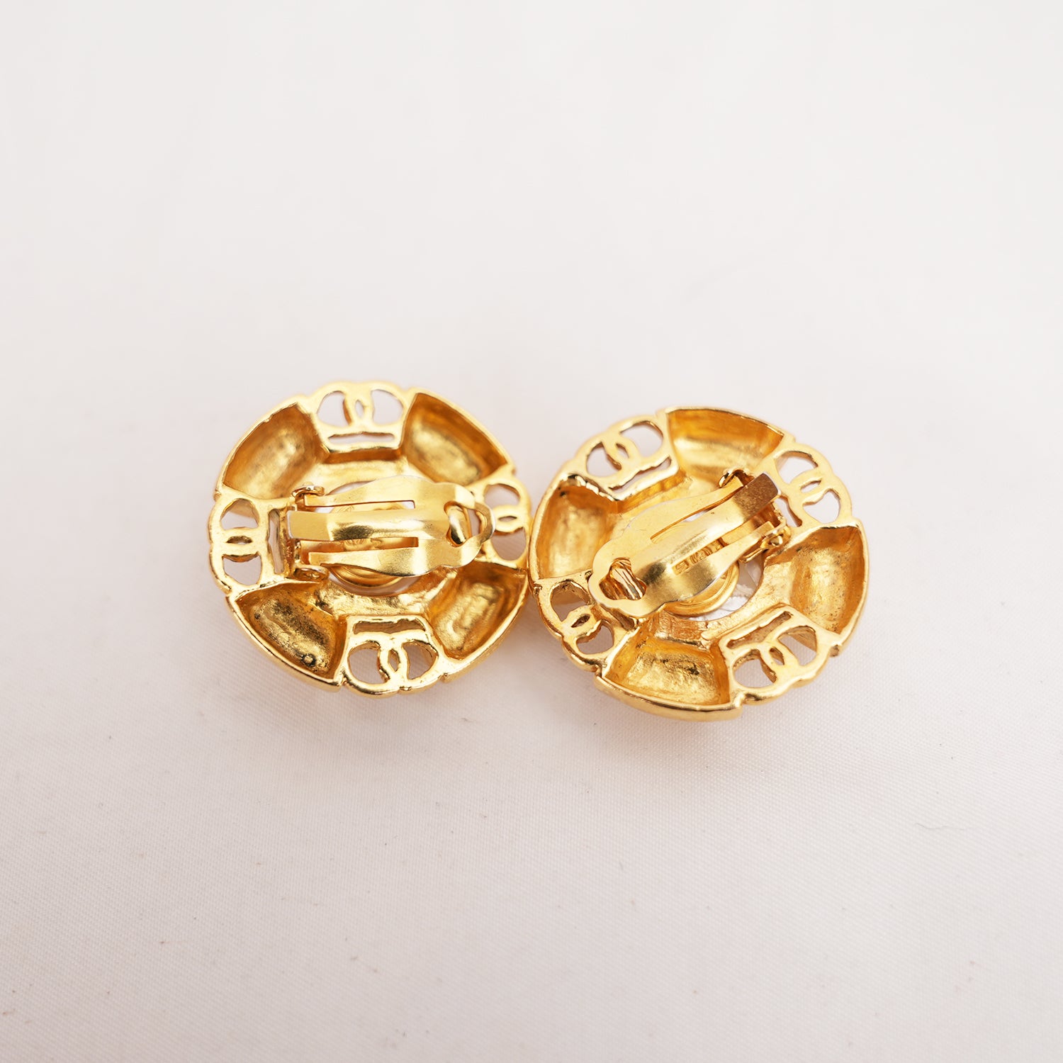 Chanel Orecchini a Clip Vintage in Metallo Dorato con Perla – Bijoux Donna