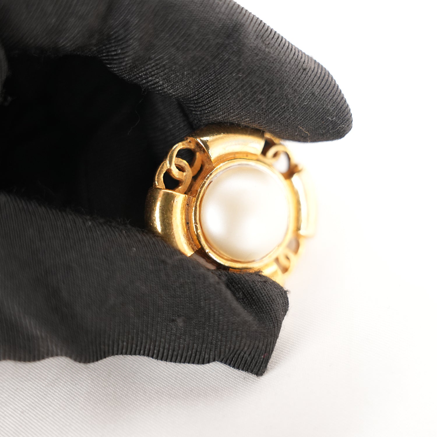 Chanel Orecchini a Clip Vintage in Metallo Dorato con Perla – Bijoux Donna