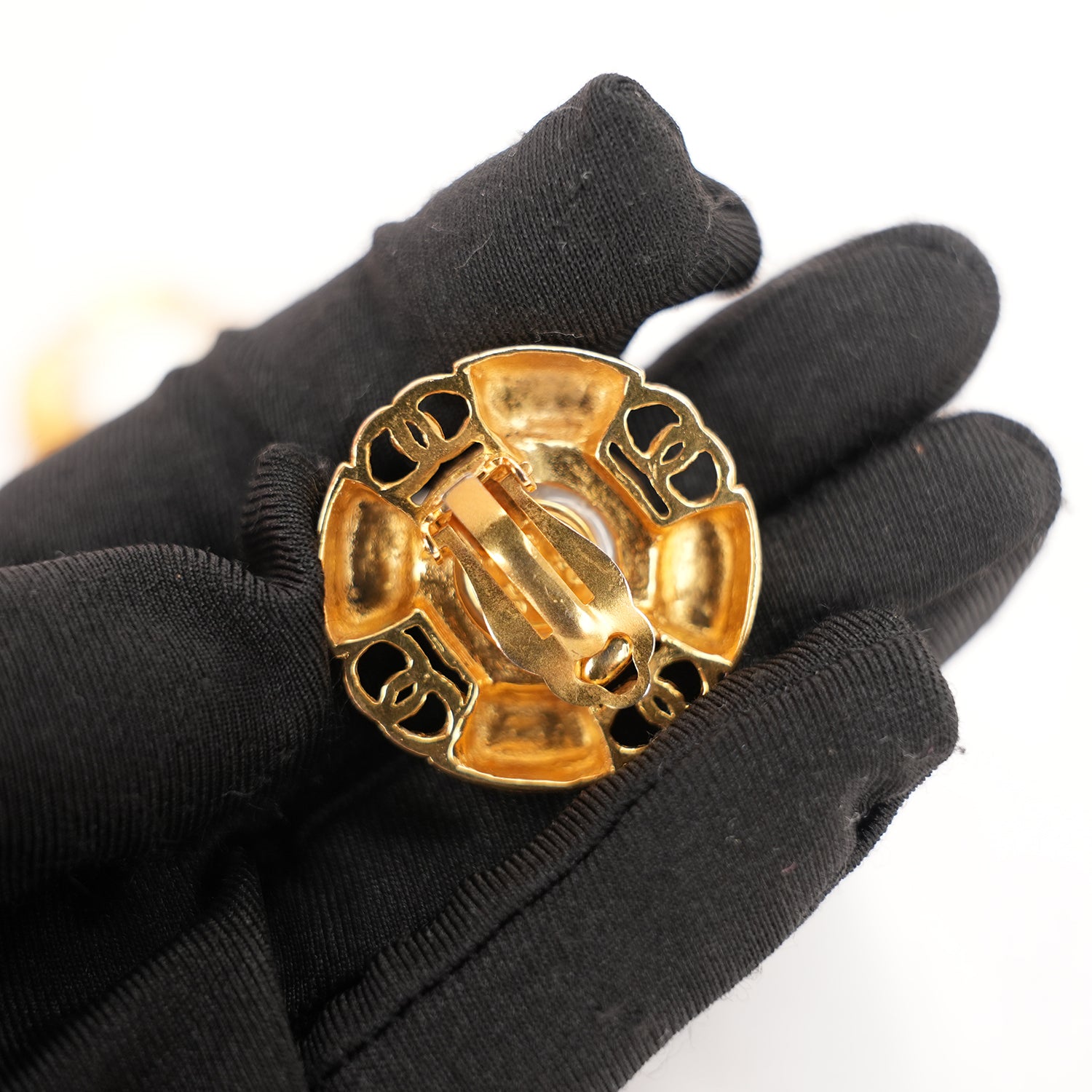 Chanel Orecchini a Clip Vintage in Metallo Dorato con Perla – Bijoux Donna