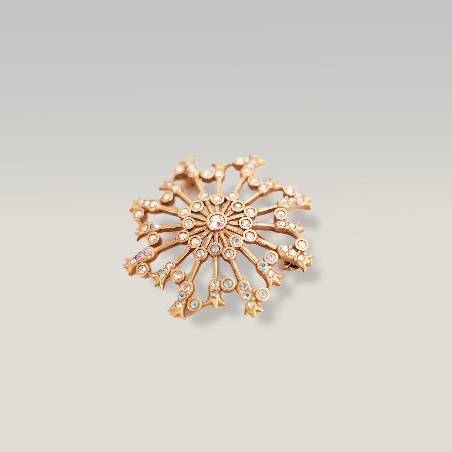 Givenchy Spilla Gioiello Dorata in Lega Metallica con Strass – Broche Vintage a Raggiera