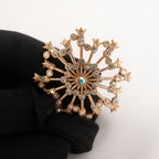 Givenchy Spilla Gioiello Dorata in Lega Metallica con Strass – Broche Vintage a Raggiera