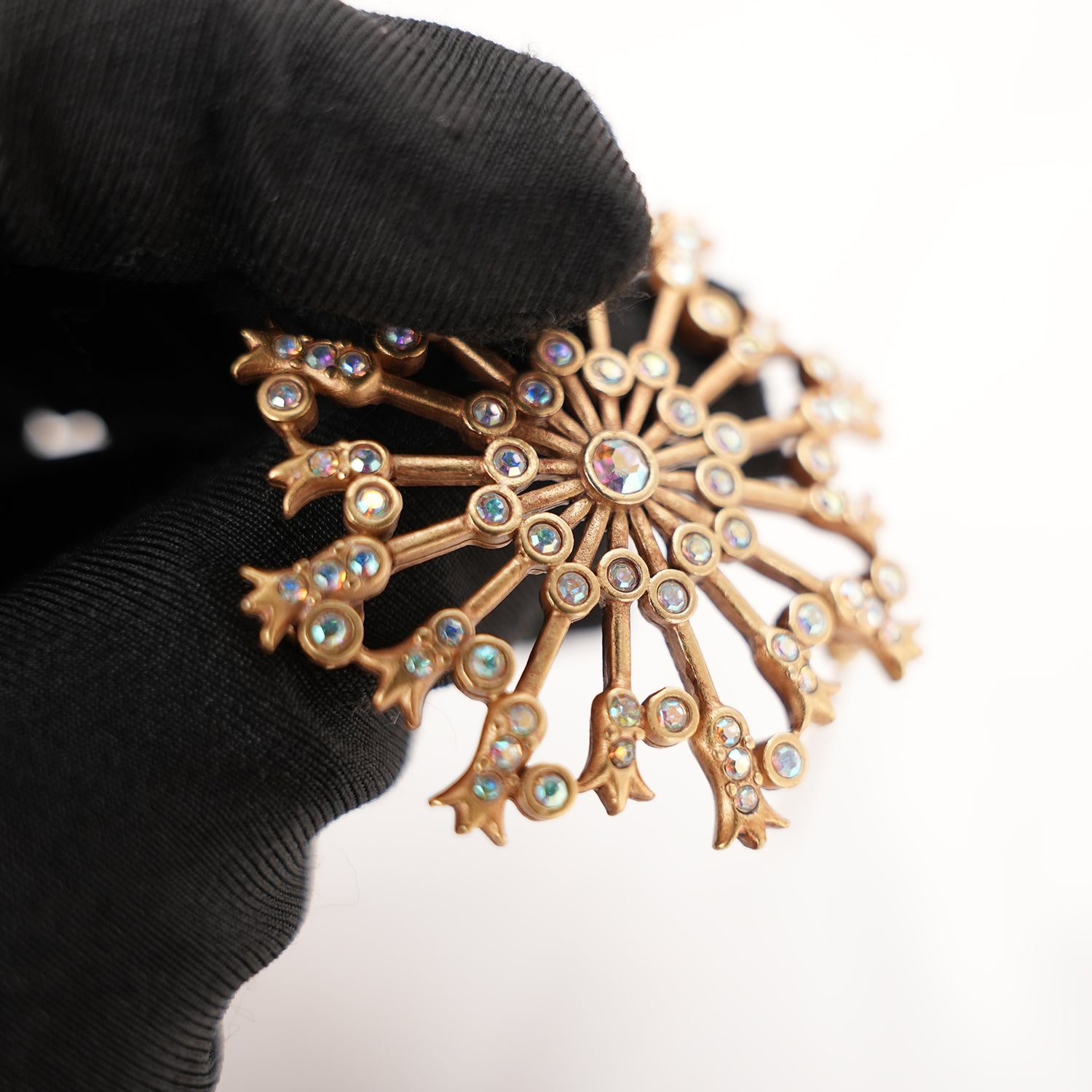 Givenchy Spilla Gioiello Dorata in Lega Metallica con Strass – Broche Vintage a Raggiera