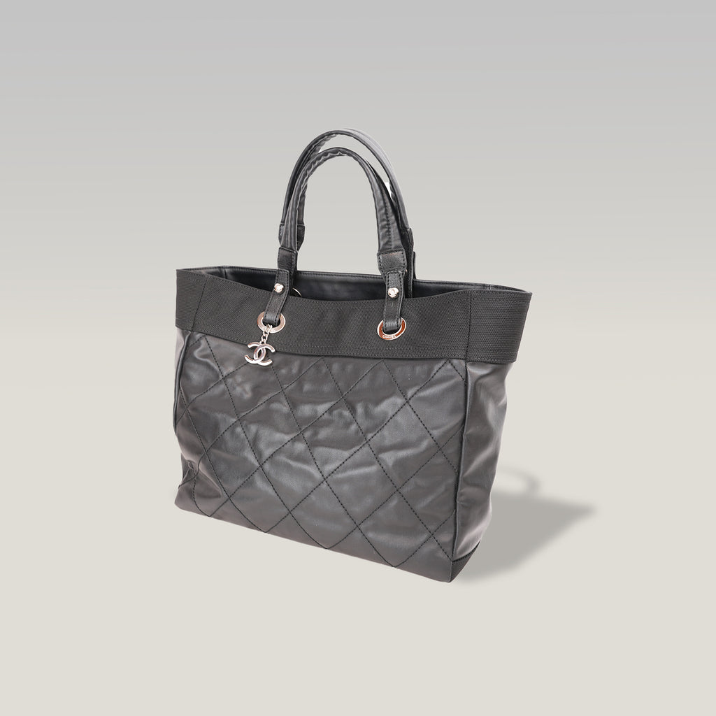 Chanel Paris Biarritz Tote Bag Grande in Pelle Nera Trapuntata con Hardware Argentato – 2013