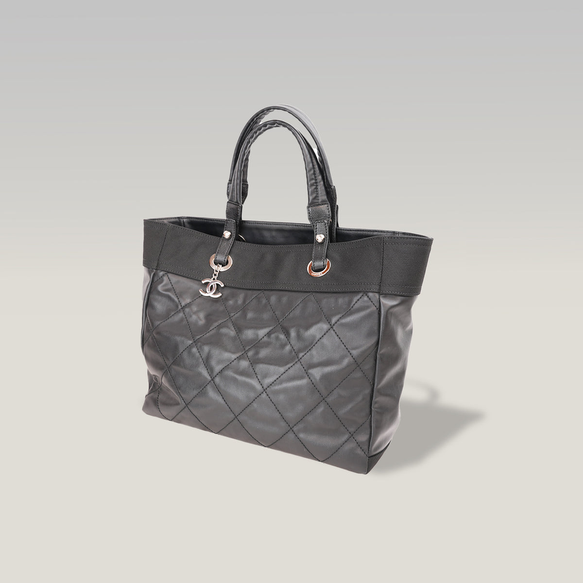 Chanel Paris Biarritz Tote Bag Grande in Pelle Nera Trapuntata con Hardware Argentato – 2013