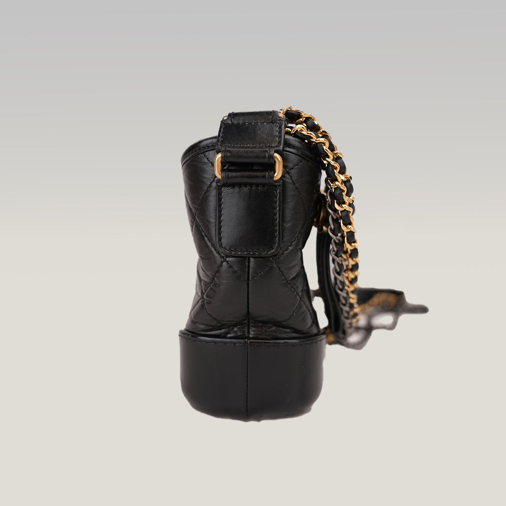 Chanel Gabrielle Small Hobo Borsa a Spalla in Pelle Nera Matelassé con Catena
