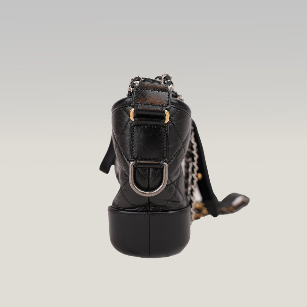 Chanel Gabrielle Small Hobo Borsa a Spalla in Pelle Nera Matelassé con Catena