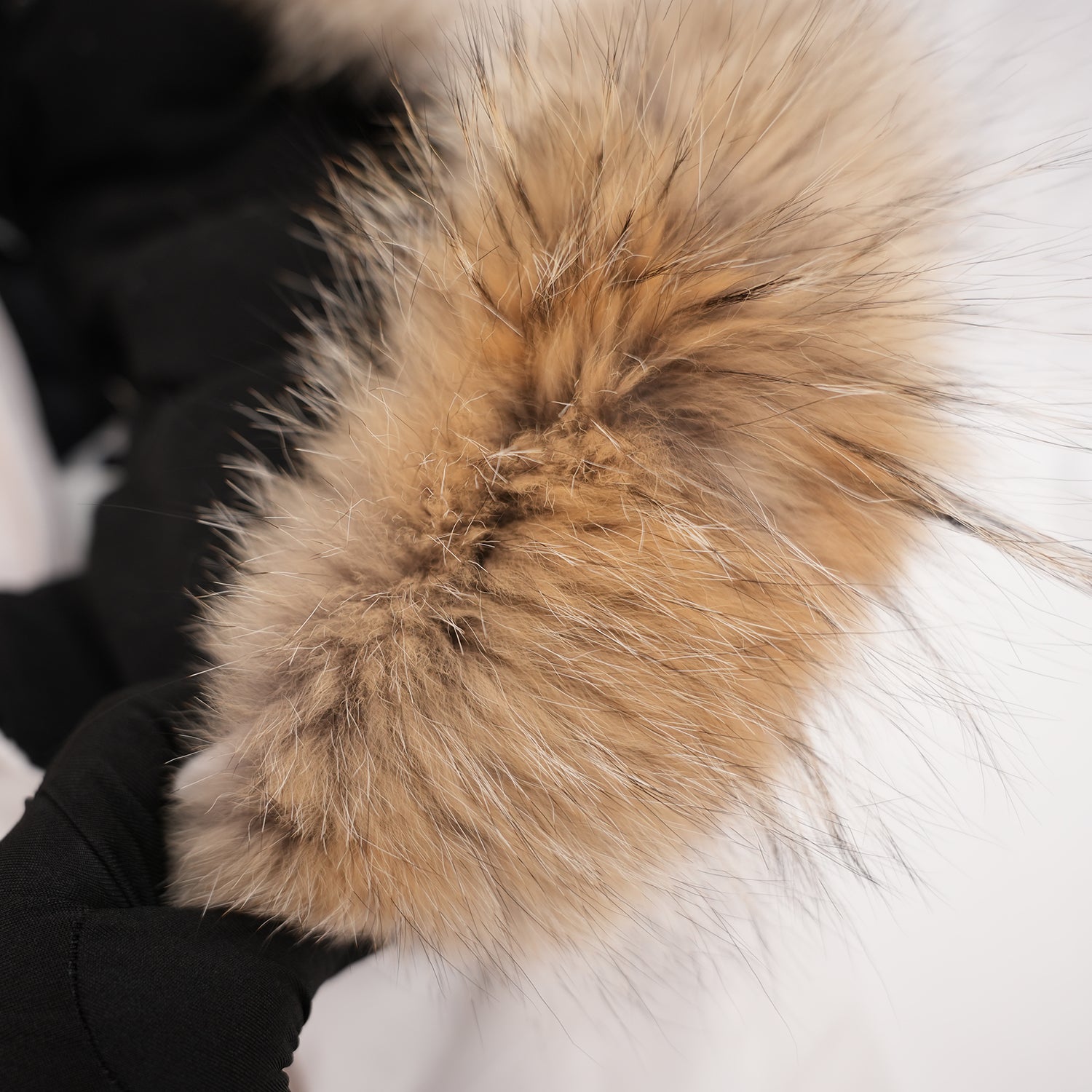 Canada Goose Victoria Parka Donna Bianco Piumino Lungo con Cappuccio e Pelliccia Giacca Invernale Antivento