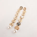 Chanel Orecchini Pendenti Lunghi Vintage 2019 in Metallo Dorato con Scritta COCO CHANEL, Cristalli e Perle