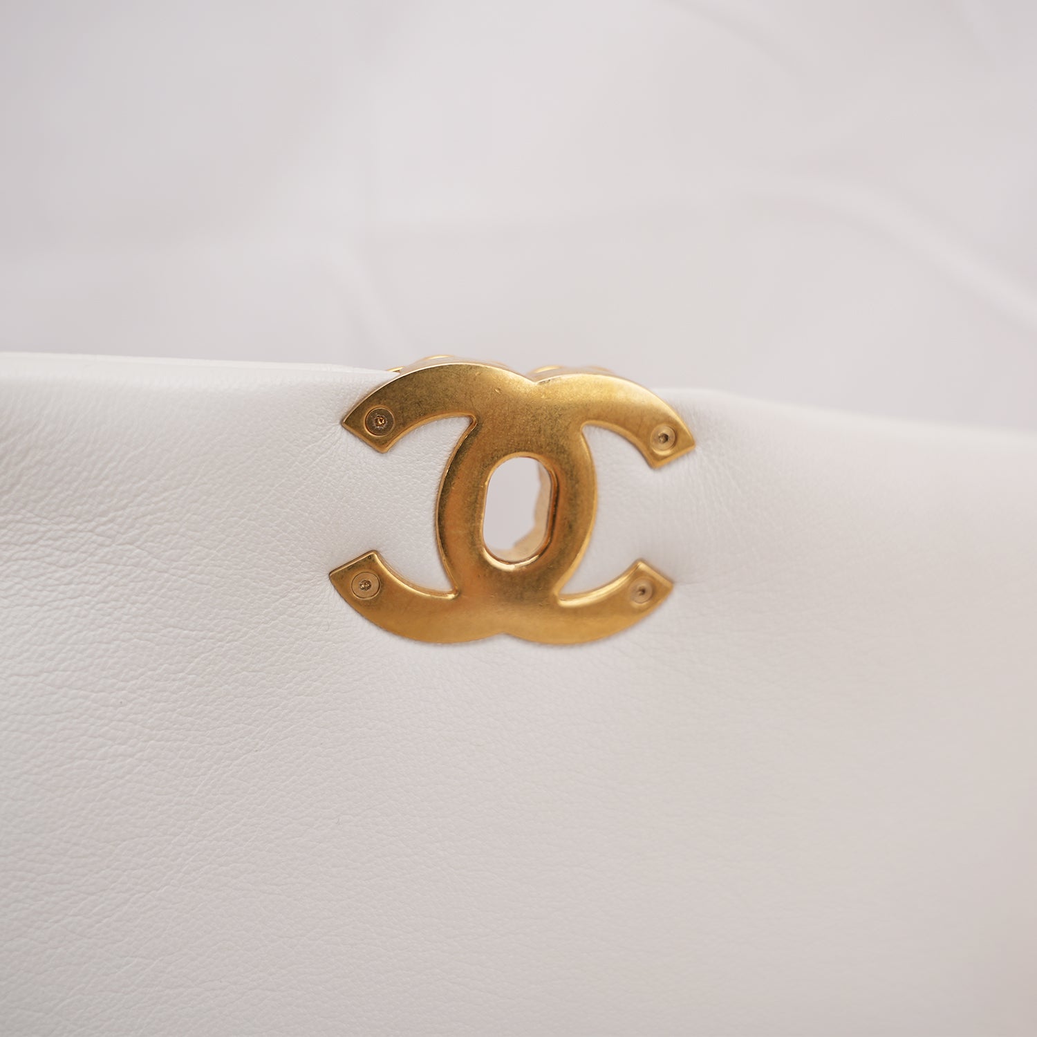 Chanel 19 Medium Flap Bag Beige in Pelle Matelassé con Catena Mista Oro e Argento