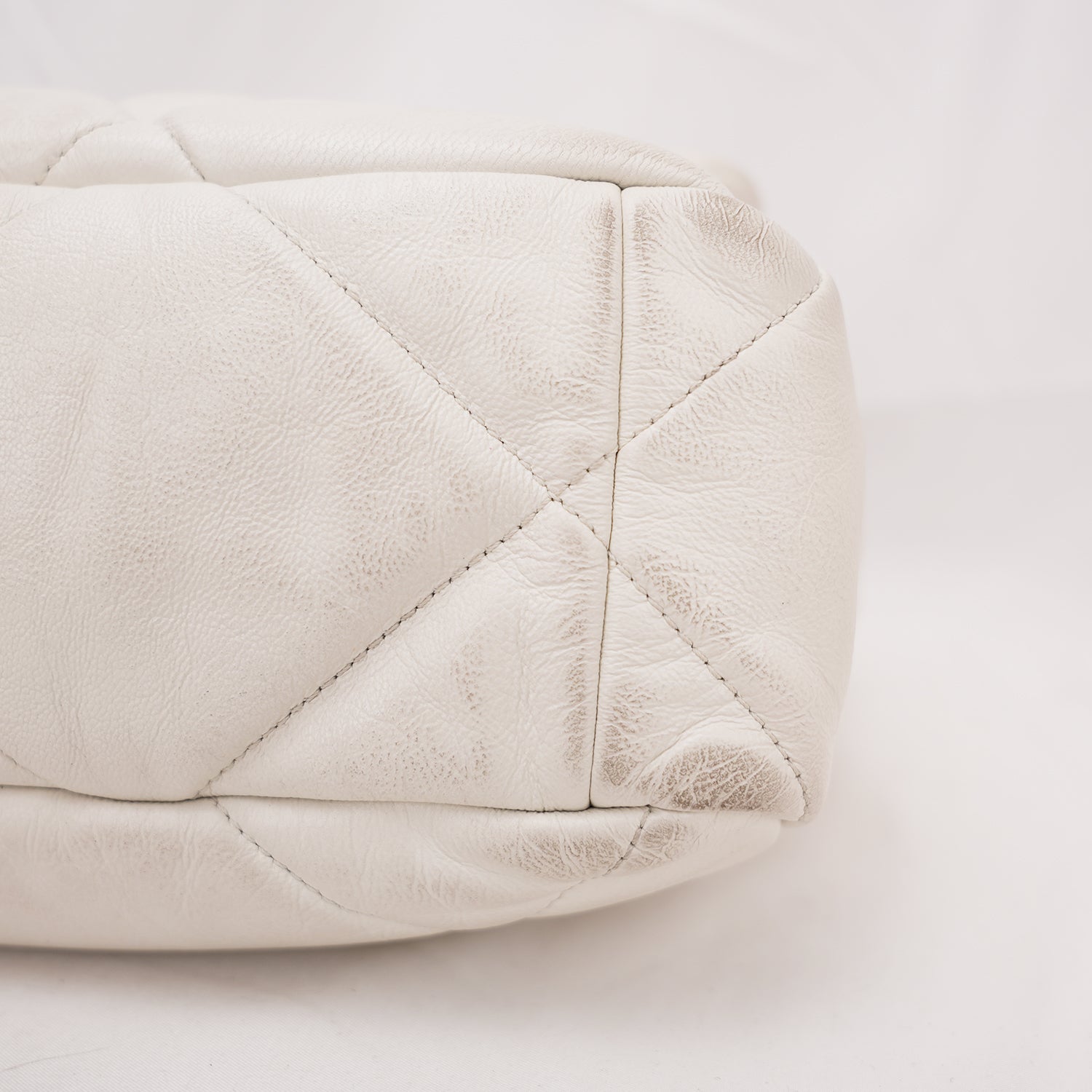 Chanel 19 Medium Flap Bag Beige in Pelle Matelassé con Catena Mista Oro e Argento