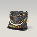 Chanel 22 Mini Borsa a Mano in Pelle Nera Lucida con Perle e Catena Dorata