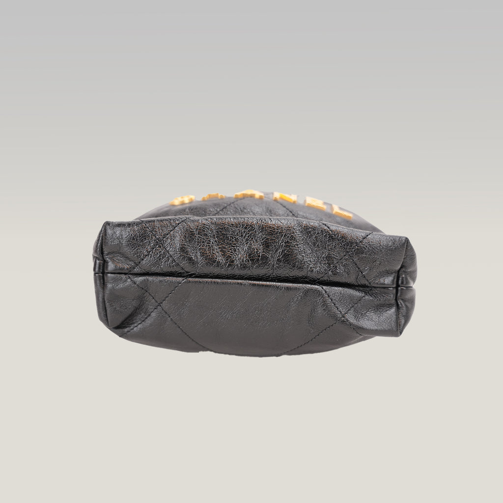Chanel 22 Mini Borsa a Mano in Pelle Nera Lucida con Perle e Catena Dorata