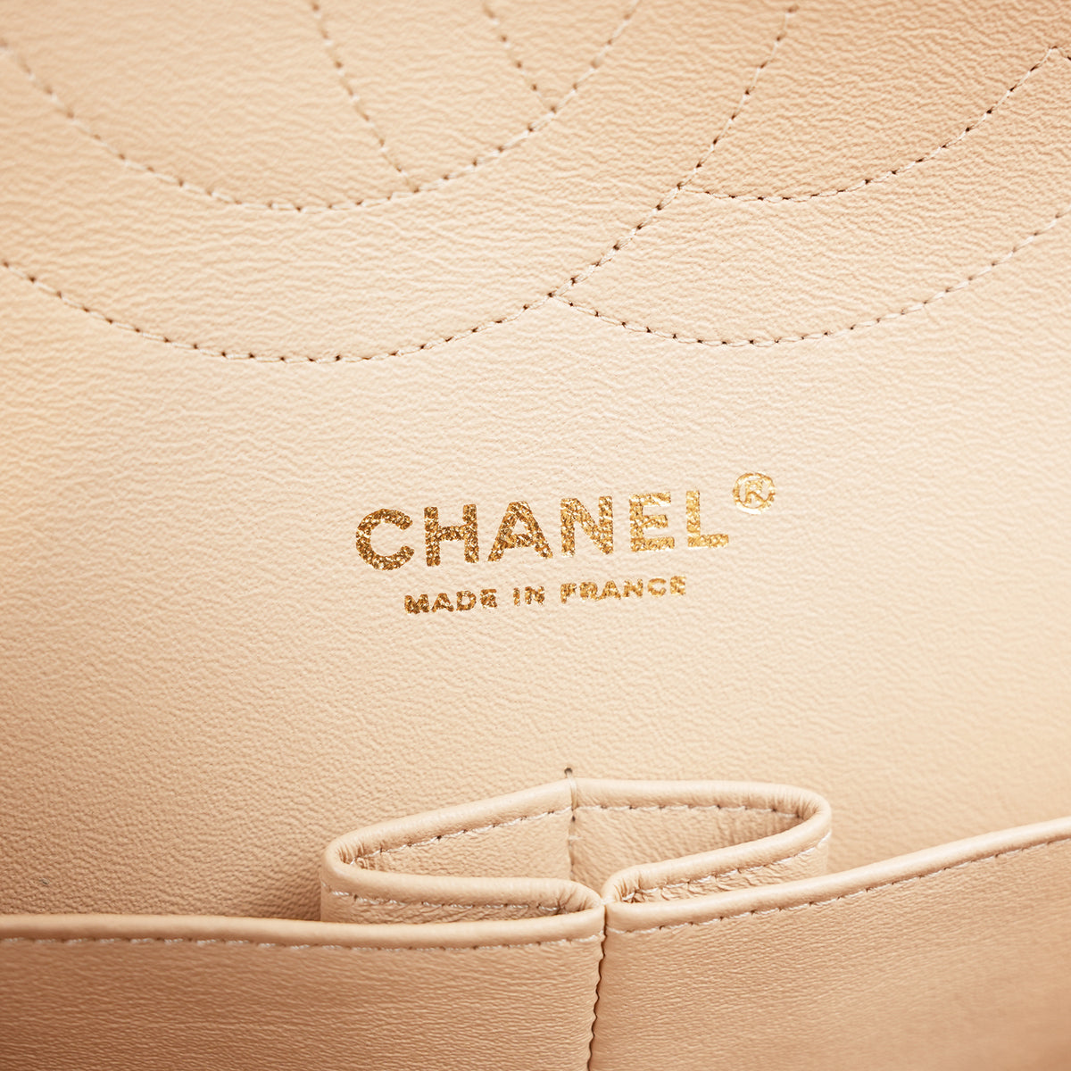 Chanel Classic Flap Jumbo Double Flap in Pelle di Vitello Beige Matelassé con Hardware Dorato – Serie 18