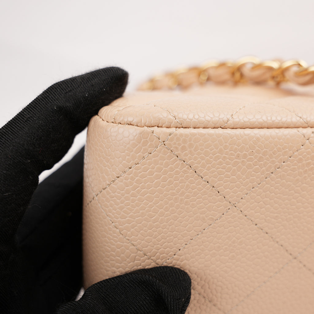 Chanel Classic Flap Jumbo Double Flap in Pelle di Vitello Beige Matelassé con Hardware Dorato – Serie 18