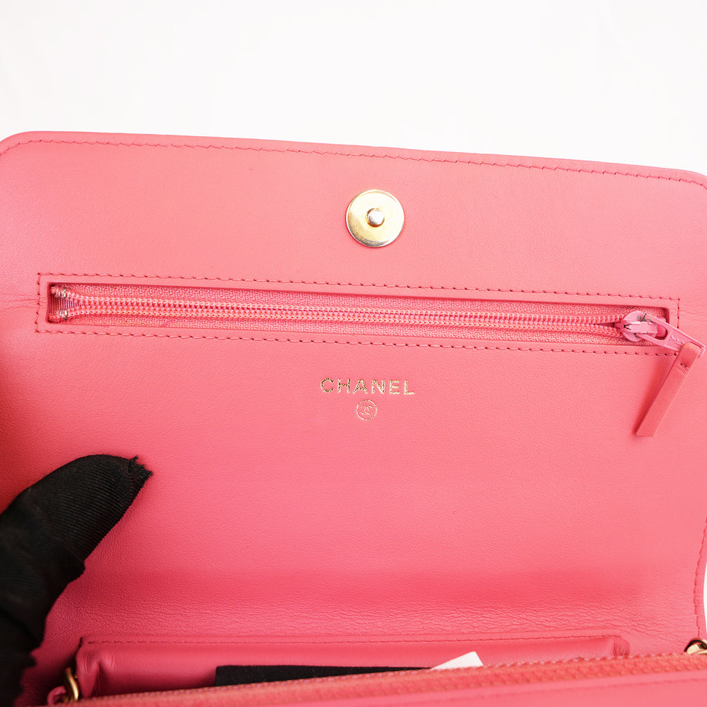 Chanel Boy WOC Rosa in Pelle Caviar Trapuntata con Hardware Dorato, Carta e Etichetta