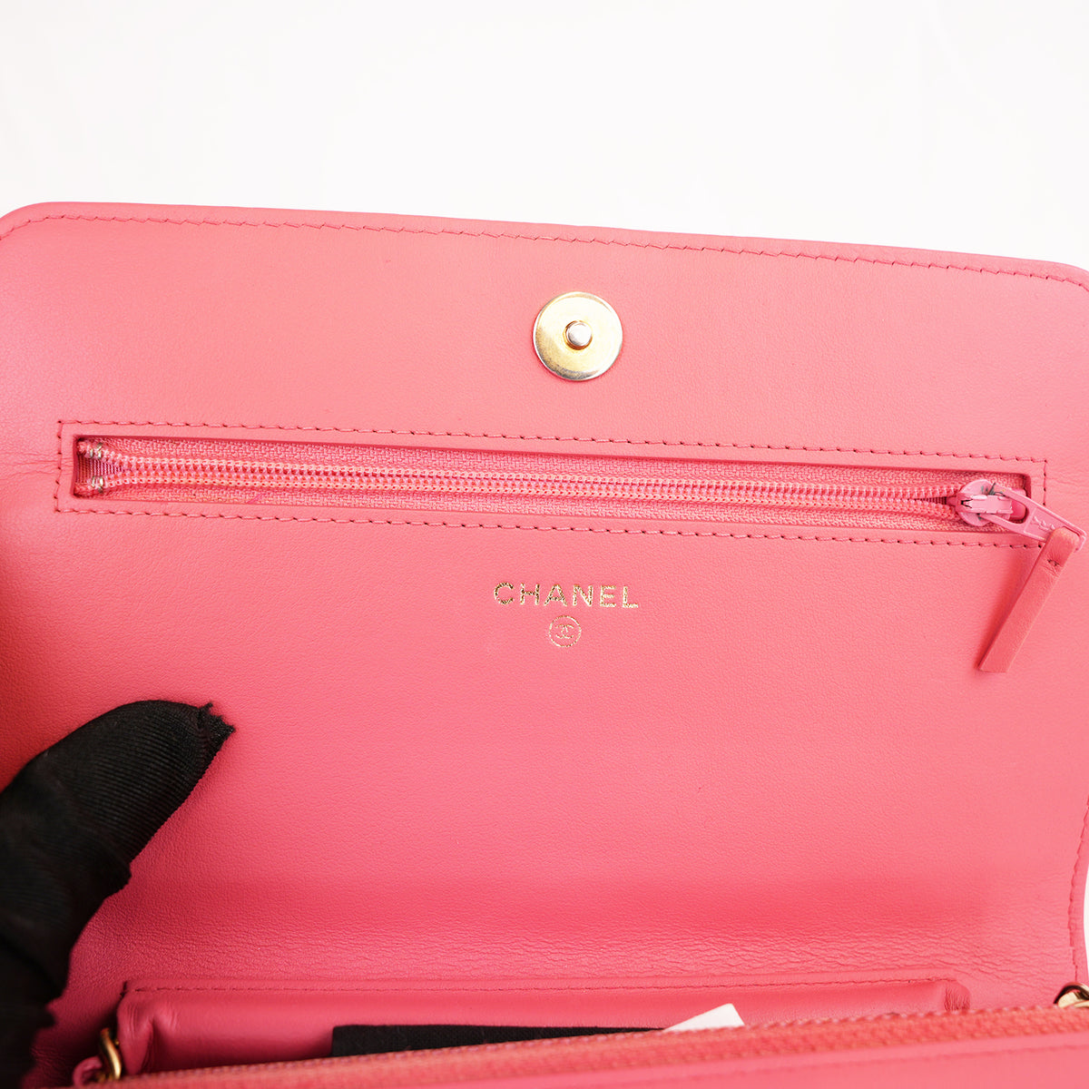 Chanel Boy WOC Rosa in Pelle Caviar Trapuntata con Hardware Dorato, Carta e Etichetta