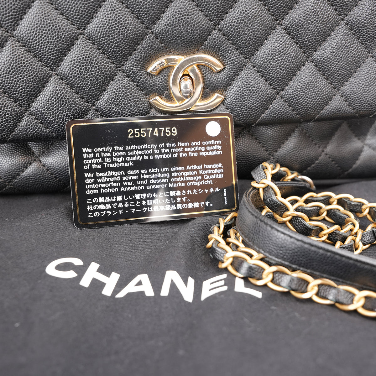 Chanel Coco Handle Borsa a Mano Media in Pelle Caviar Nera Matelassé con Hardware Dorato – Serie 25