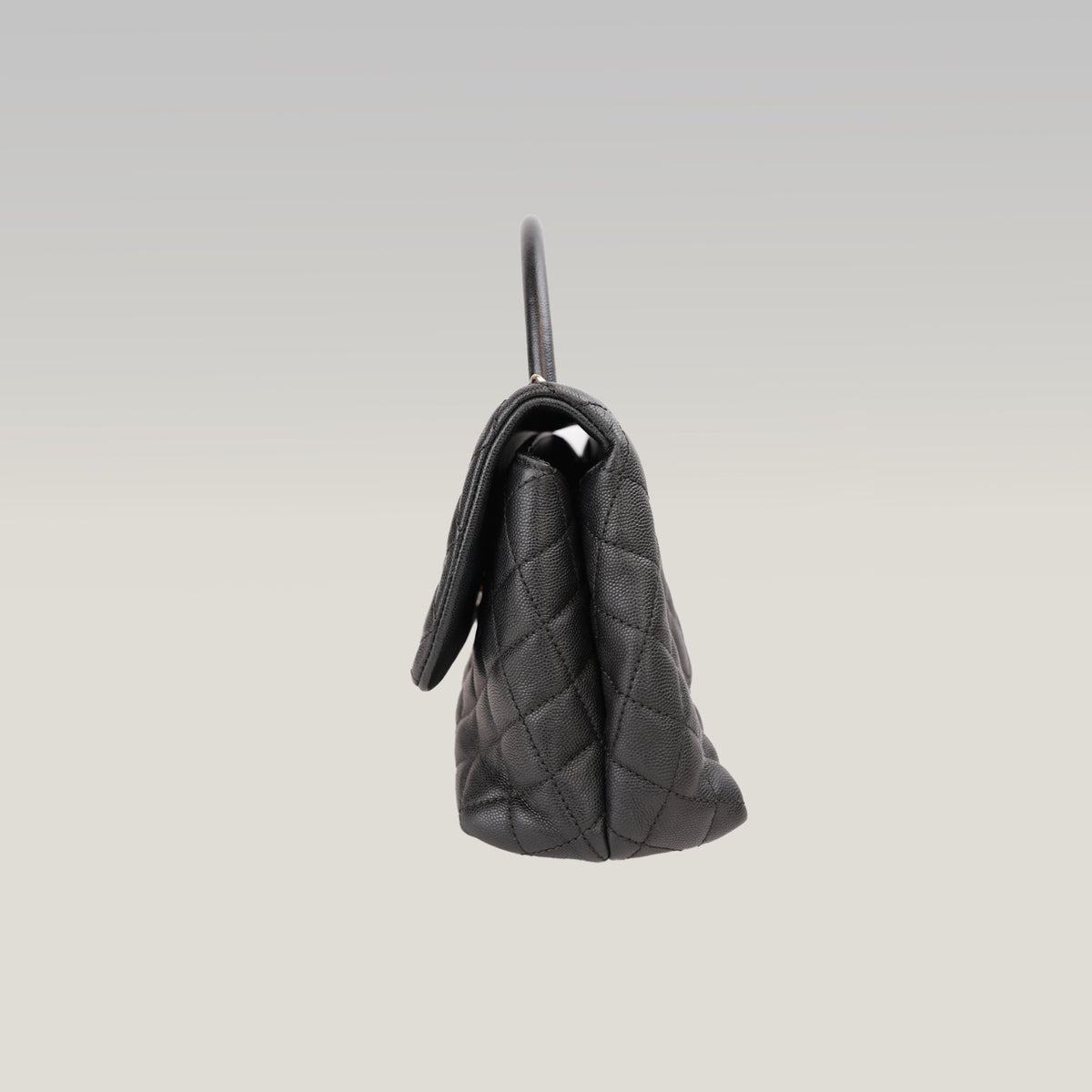 Chanel Coco Handle Borsa a Mano Media in Pelle Caviar Nera Matelassé con Hardware Dorato – Serie 25