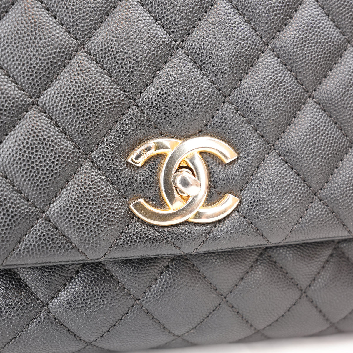 Chanel Coco Handle Borsa a Mano Media in Pelle Caviar Nera Matelassé con Hardware Dorato – Serie 25