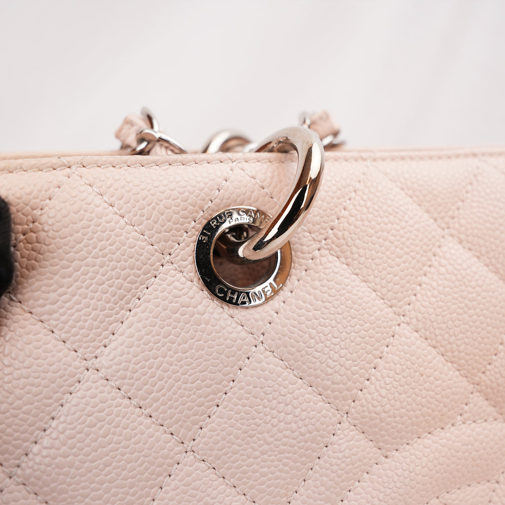 Chanel Grand Shopping Tote GST Media in Pelle Caviar Rosa Chiaro con Hardware Argentato – 2017