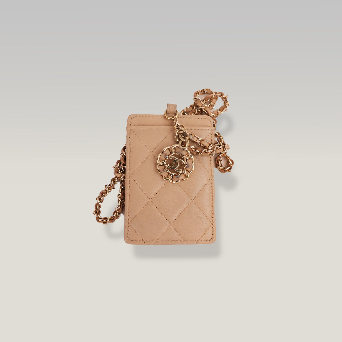 Chanel Portacarte Nude in Pelle Trapuntata con Catena e Charm CC, Carta ed Etichetta