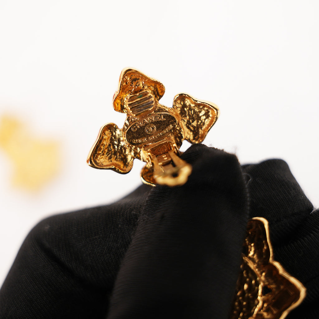 Chanel Orecchini a Clip Vintage in Lega Metallica Dorata con Perle e Logo CC