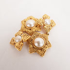 Chanel Orecchini a Clip Vintage in Lega Metallica Dorata con Perle e Logo CC
